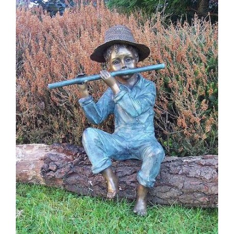 Bronzefiguren - Junge mit Flöte sitzend