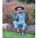 Bronzefiguren - Junge mit Flöte sitzend