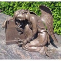 Bronzefiguren - Engel mit Grabmal